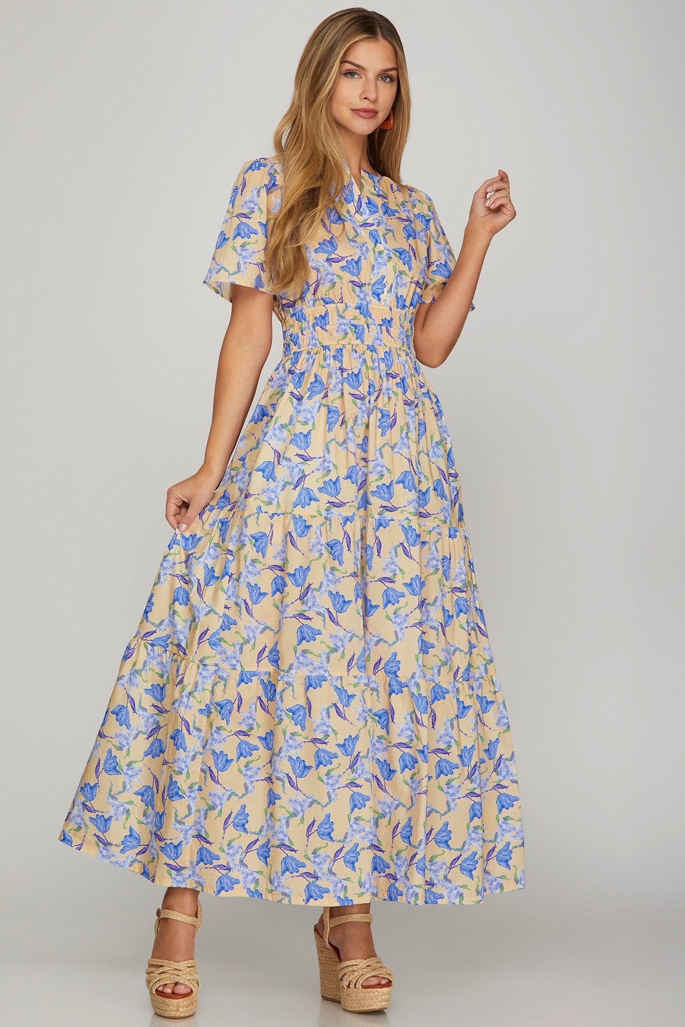 SHORT SLEEVE WOVEN FLORAL PRINT TIERED MAXI DRESS WITH POCKETS