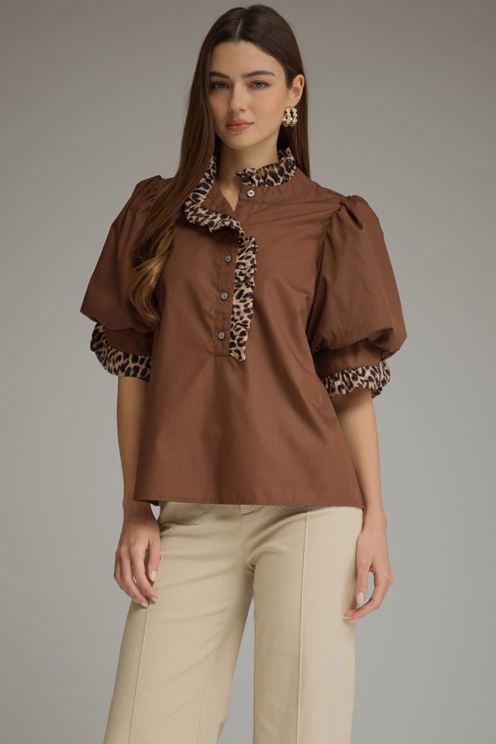 Solid short puff sleeve top with a ruffle collar