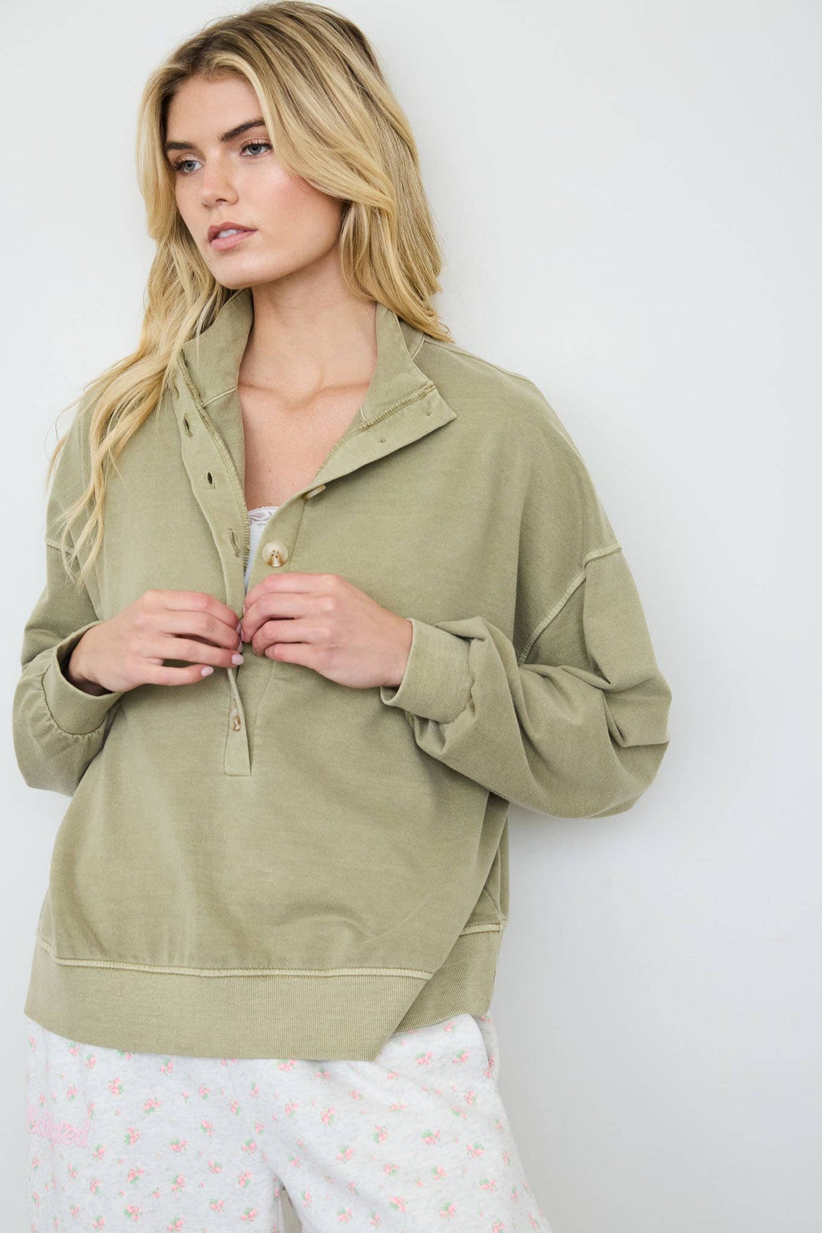 MOCK NECK HENLEY LONG SLEEVE KNIT TOP: LIGHT OLIVE