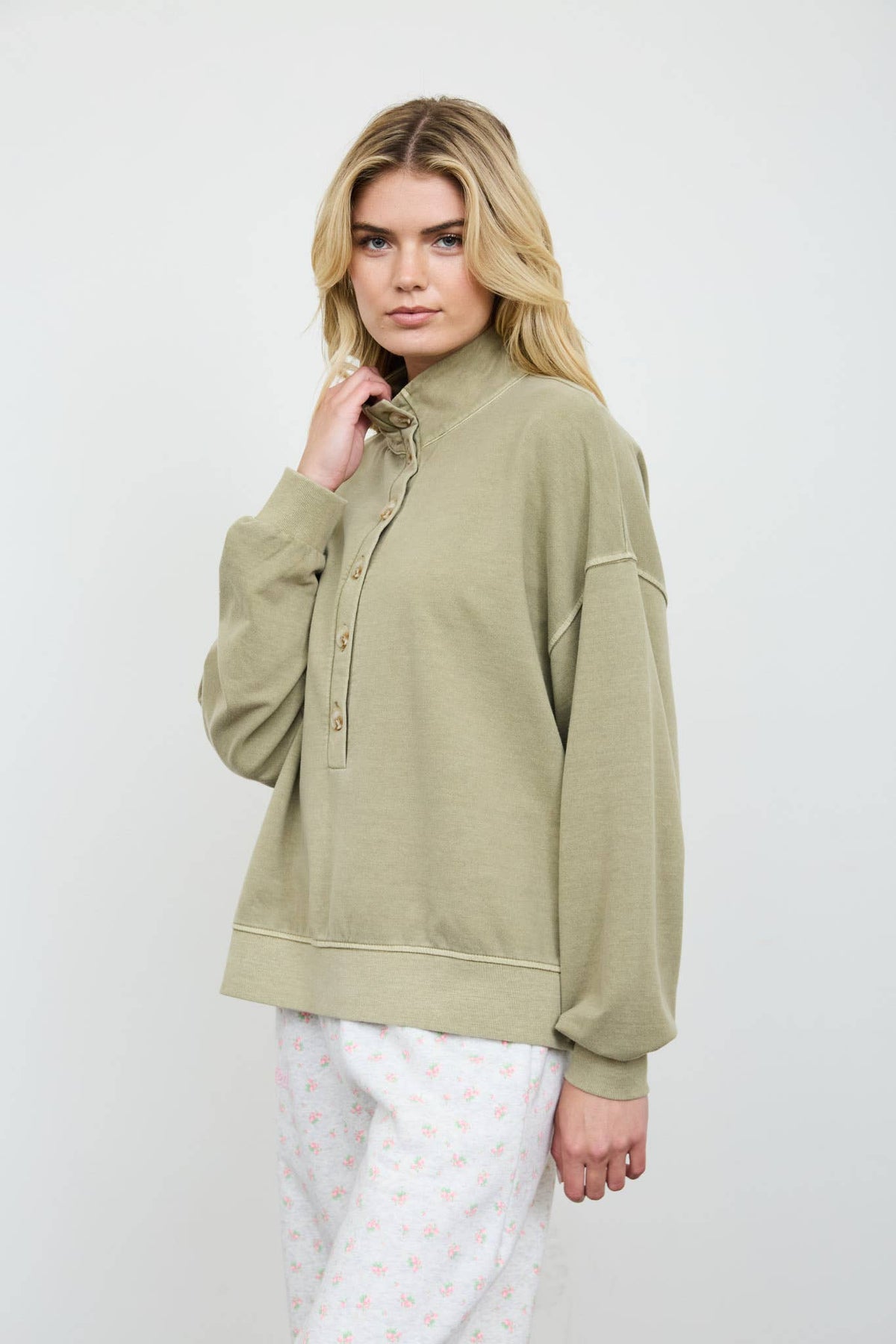 MOCK NECK HENLEY LONG SLEEVE KNIT TOP: LIGHT OLIVE
