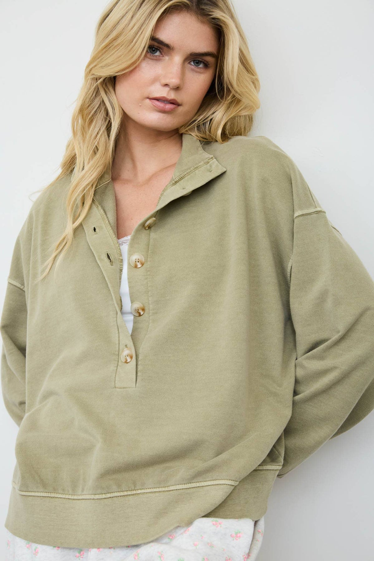 MOCK NECK HENLEY LONG SLEEVE KNIT TOP: LIGHT OLIVE